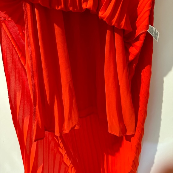 New with tags; Banana republic red optional tie waist - Picture 3 of 6